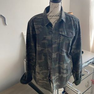 Barbour Men’s army print over shirt